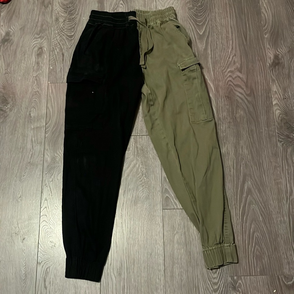 ☀️Refuge Cargo Two Tone Pants size small super & and comfortable pockets!